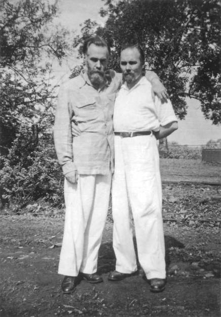 Святослав Николаевич и Юрий Николаевич Рерихи, Калимпонг, Индия. 1951 - 1952 г..jpg