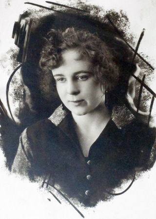 Нина Абрамова.jpg